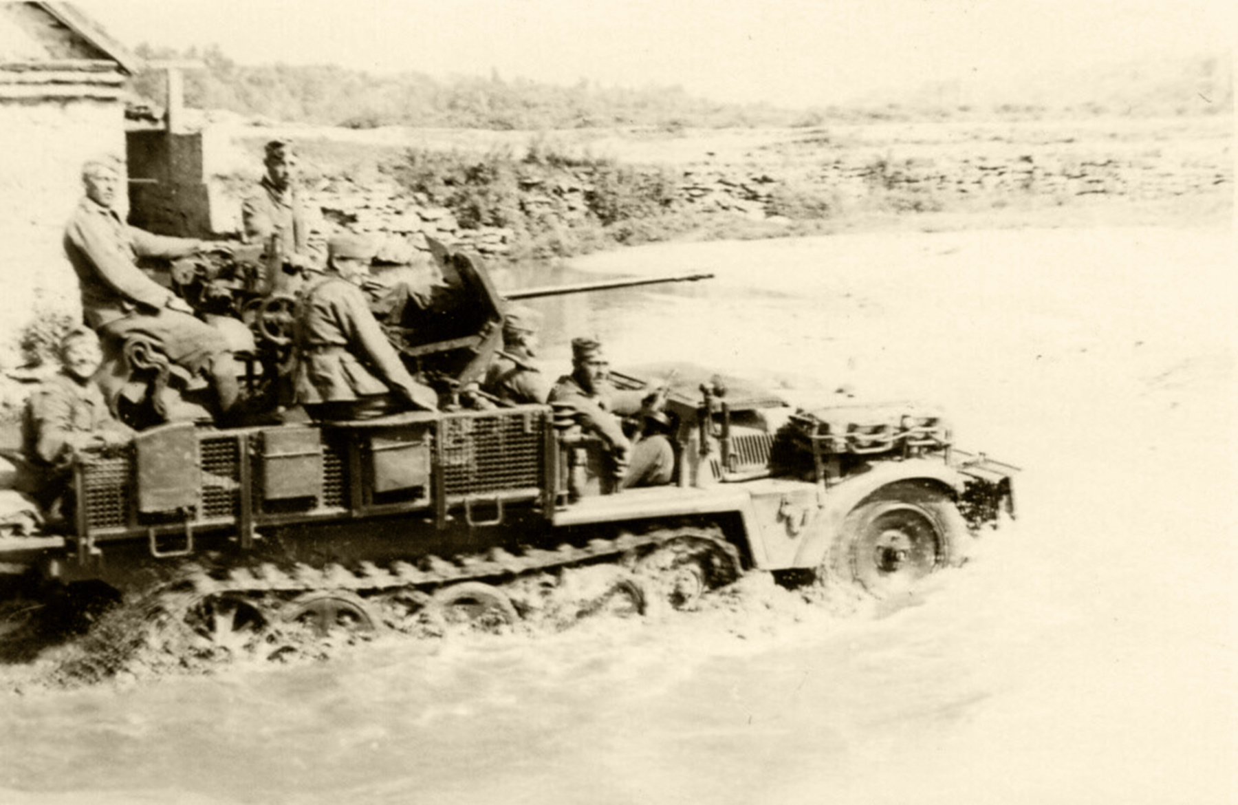 Fla Bataillon 22 (mot) with 2cm Flak 38 SdKfz 11 crossing rivers Bessarabia 1941 02