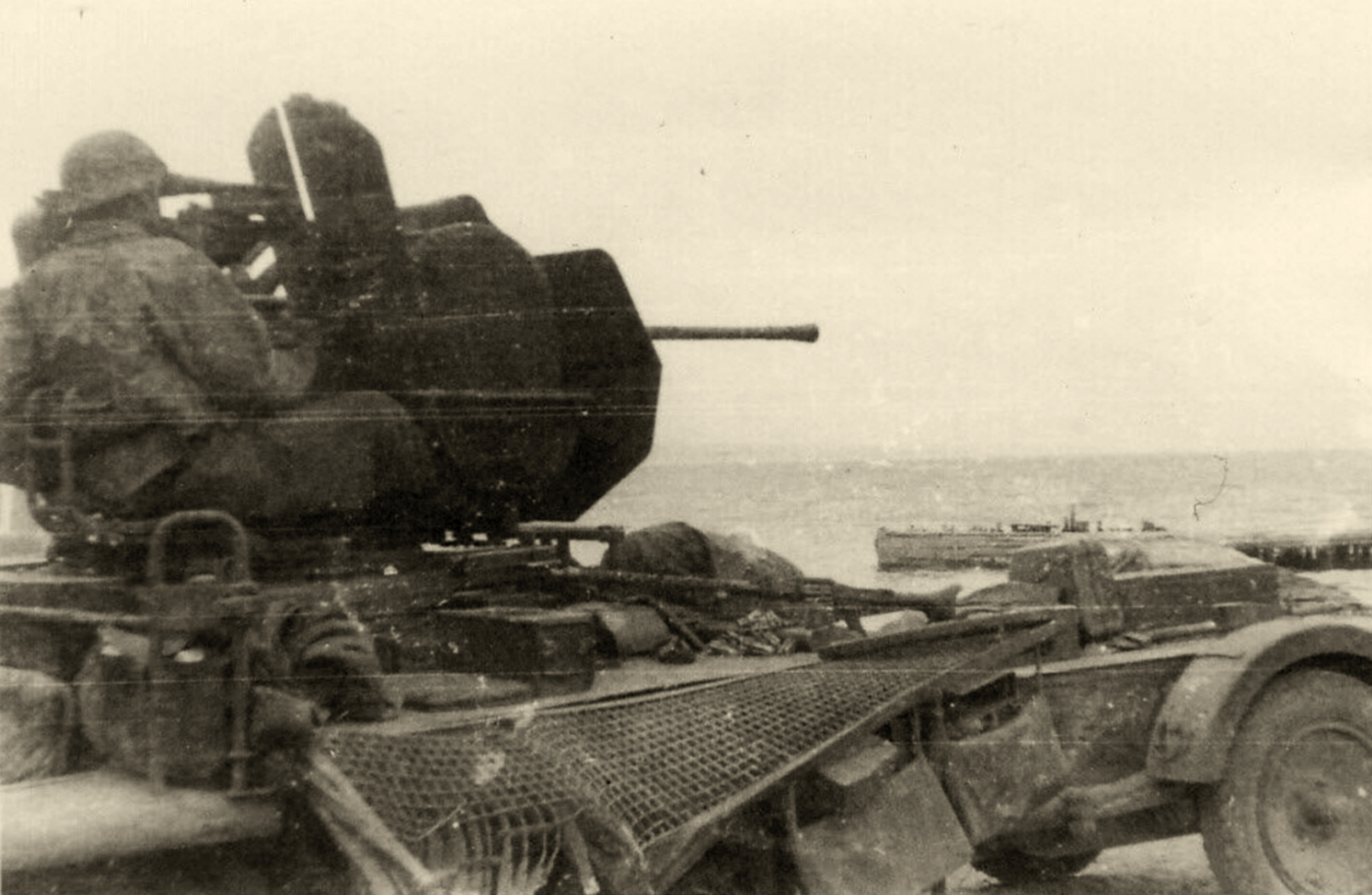 Fla Bataillon 22 (mot) with 2cm Flak 38 SdKfz 11 during siege of Sevastopol 1941 ebay 02