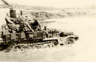 Asisbiz Fla Bataillon 22 (mot) with 2cm Flak 38 SdKfz 11 crossing rivers Bessarabia 1941 02