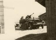 Asisbiz Fla Bataillon 22 (mot) with 2cm Flak 38 SdKfz 11 entering the outskirts of Sevastopol 1942 01