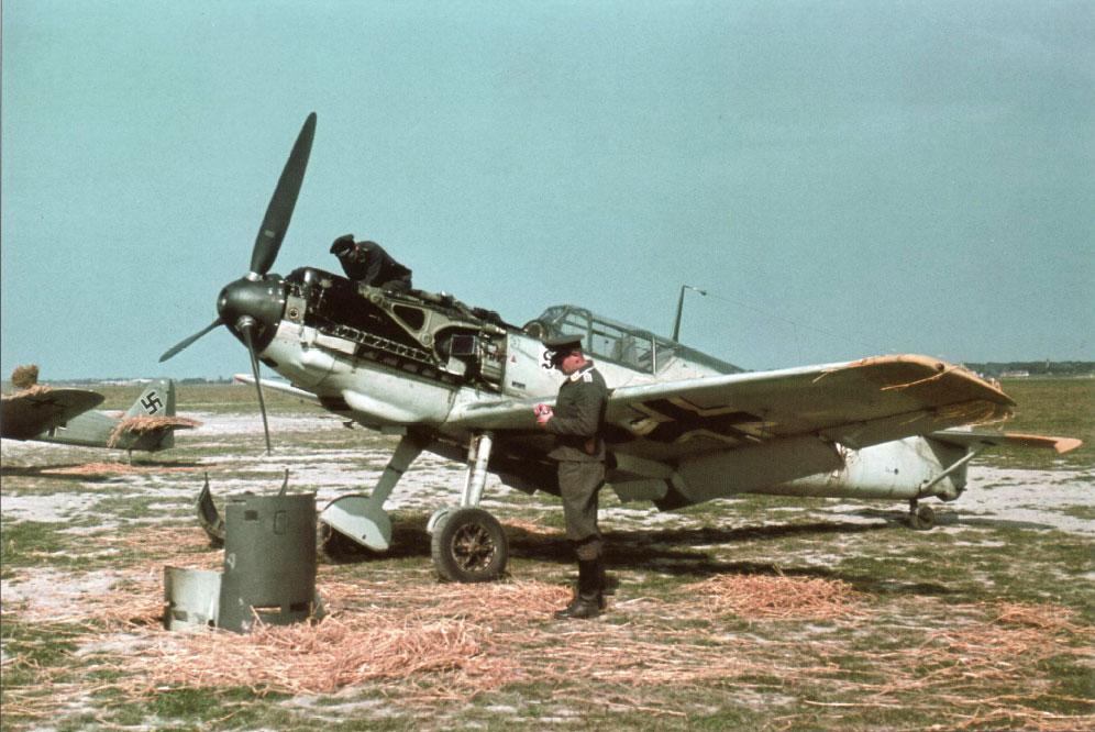 Bf 109E3 7.JG26 (W13+I) Walter Blume Caffiers France 1940 01