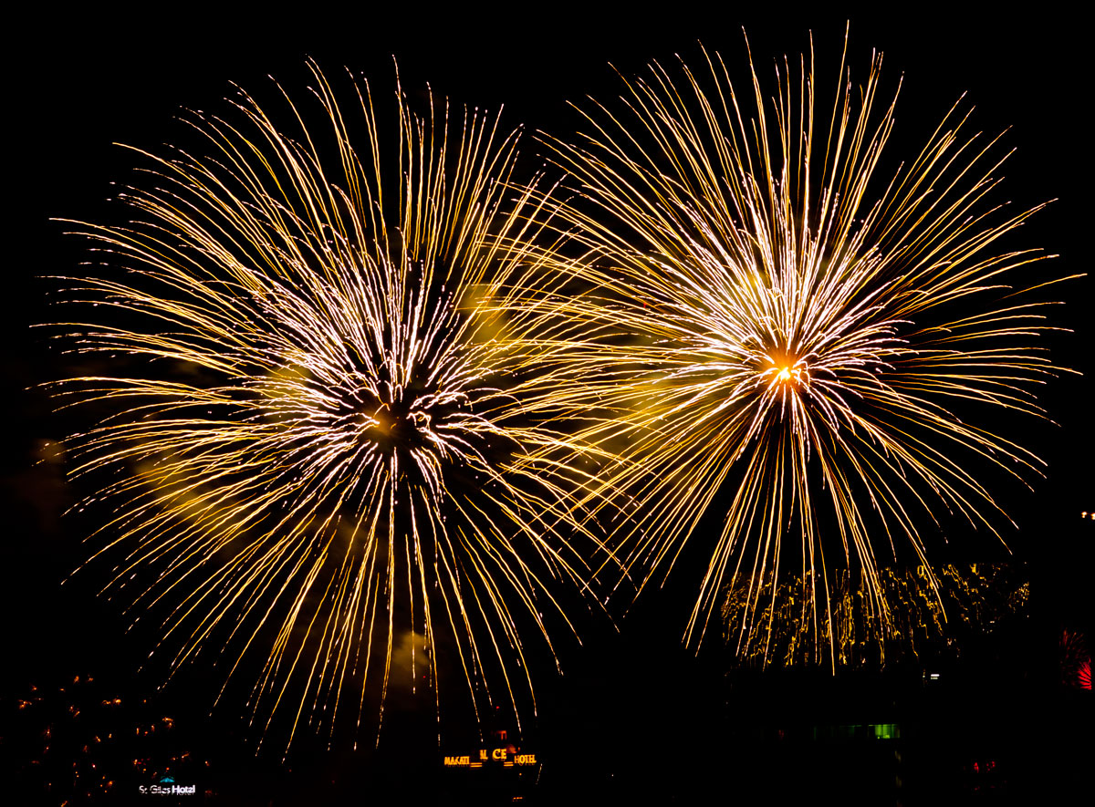New Year 2011 Fireworks Makati Philippines 044