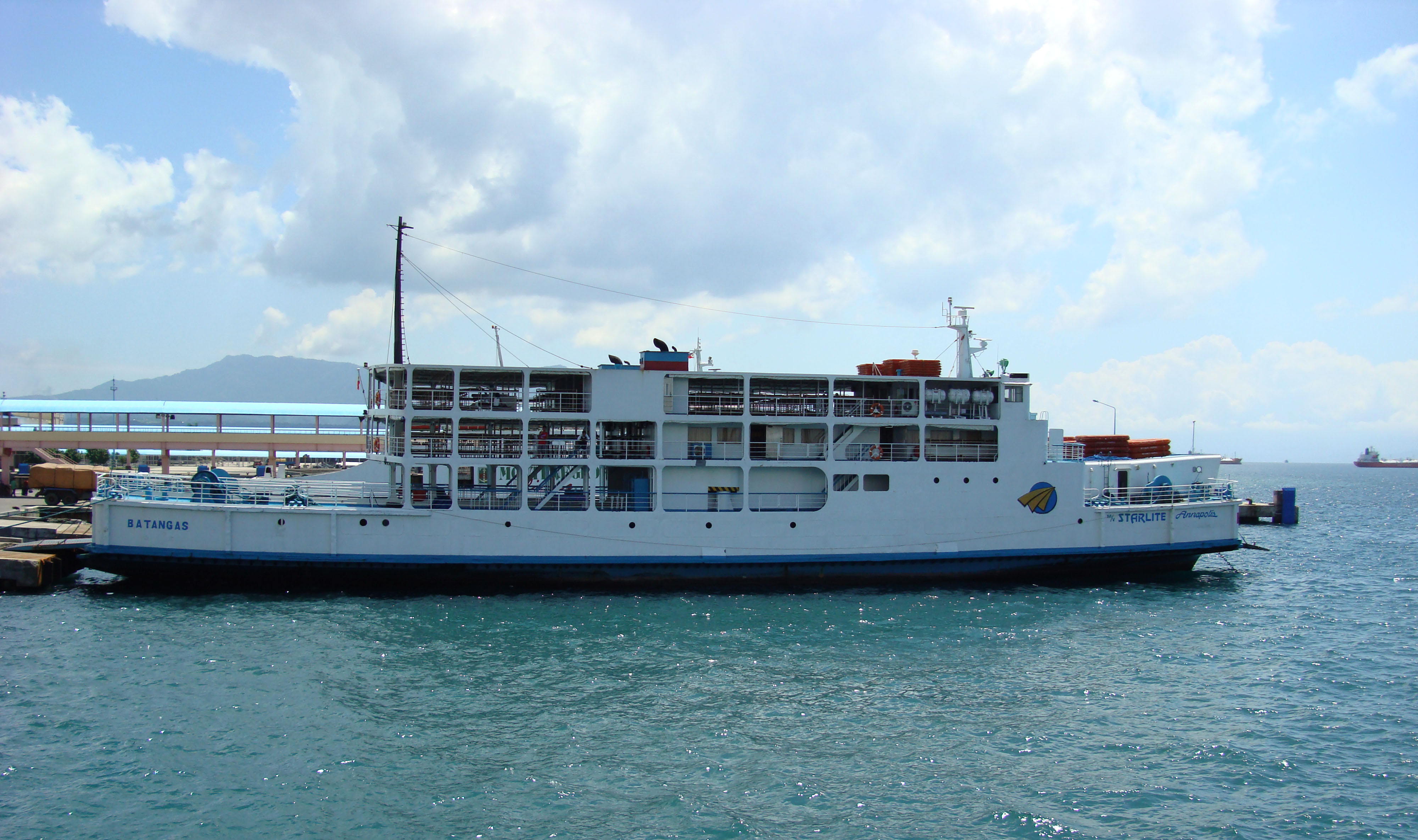 MV Starlite Annapolis Batangus Pier Philippines 01