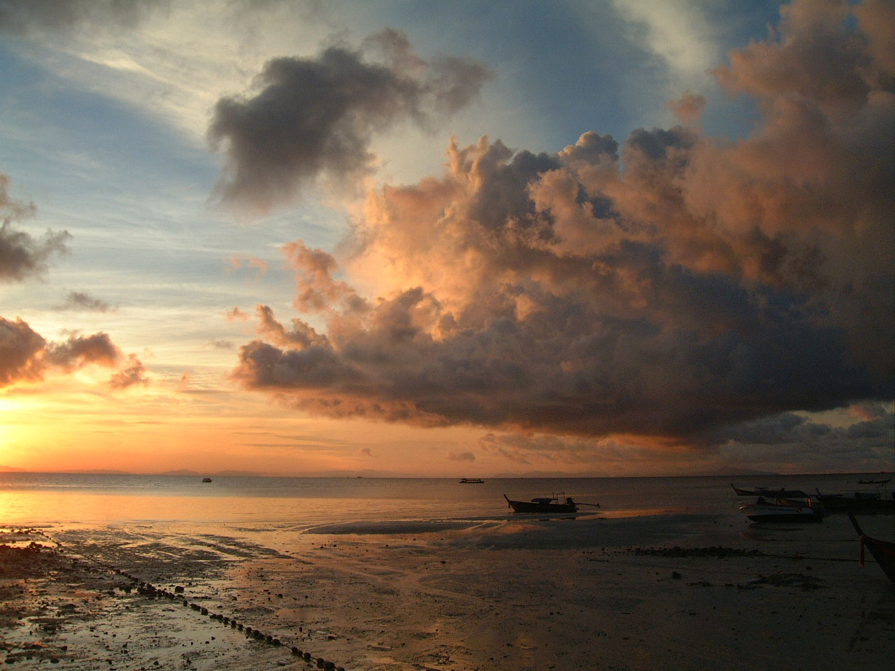 Sunrise Thailand Phi Phi Island 03