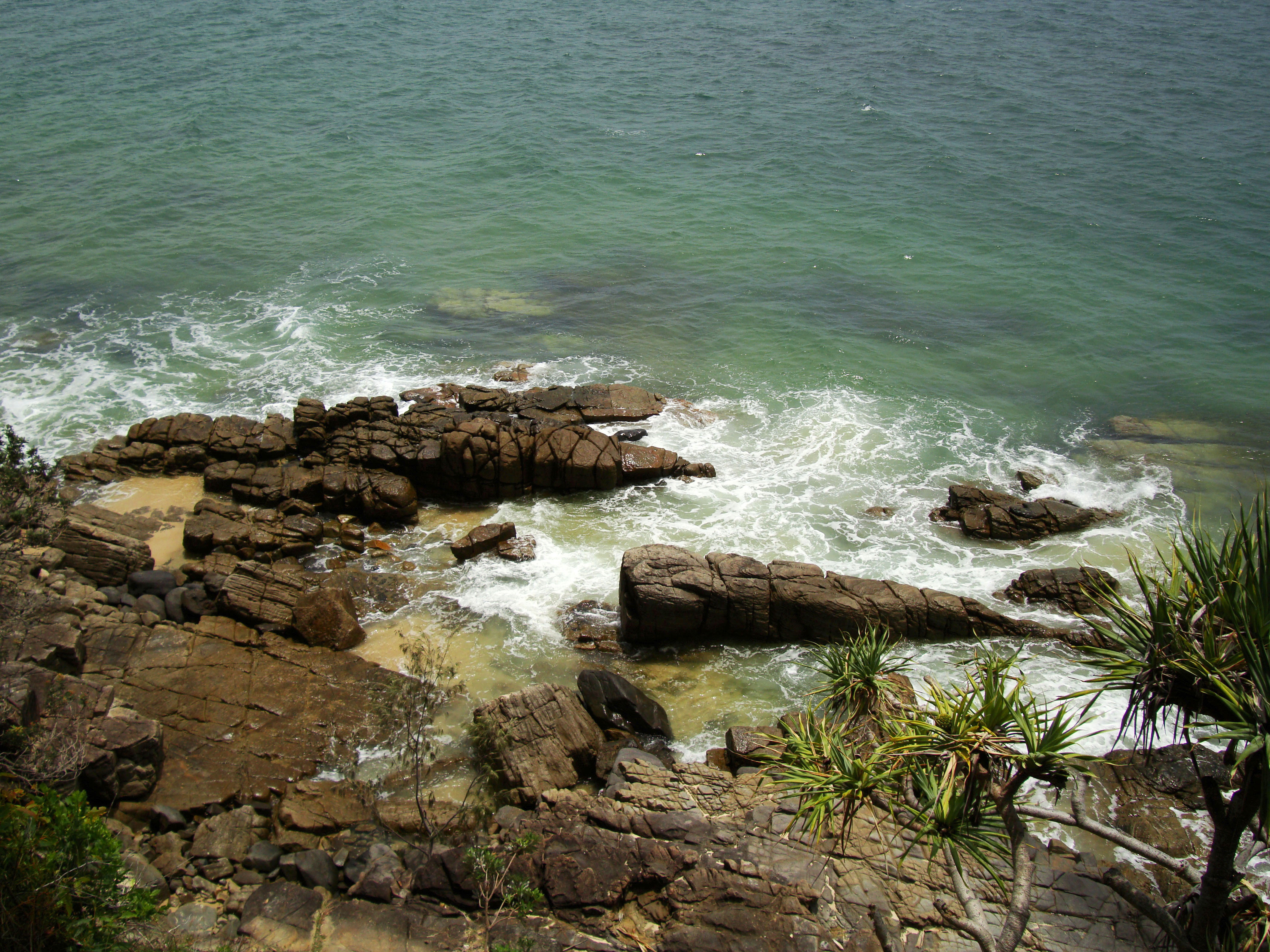 Textures Water h2o shoreline coastal rocks cliff 04