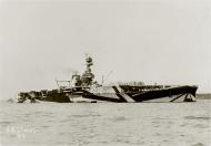 Asisbiz RN carrier HMS Furious with her dazzle camouflage WWI 1918 NH89134