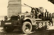 Asisbiz Fla Bataillon 22 (mot) with 2cm Flak 38 SdKfz 11 entering the outskirts of Sevastopol 1942 02