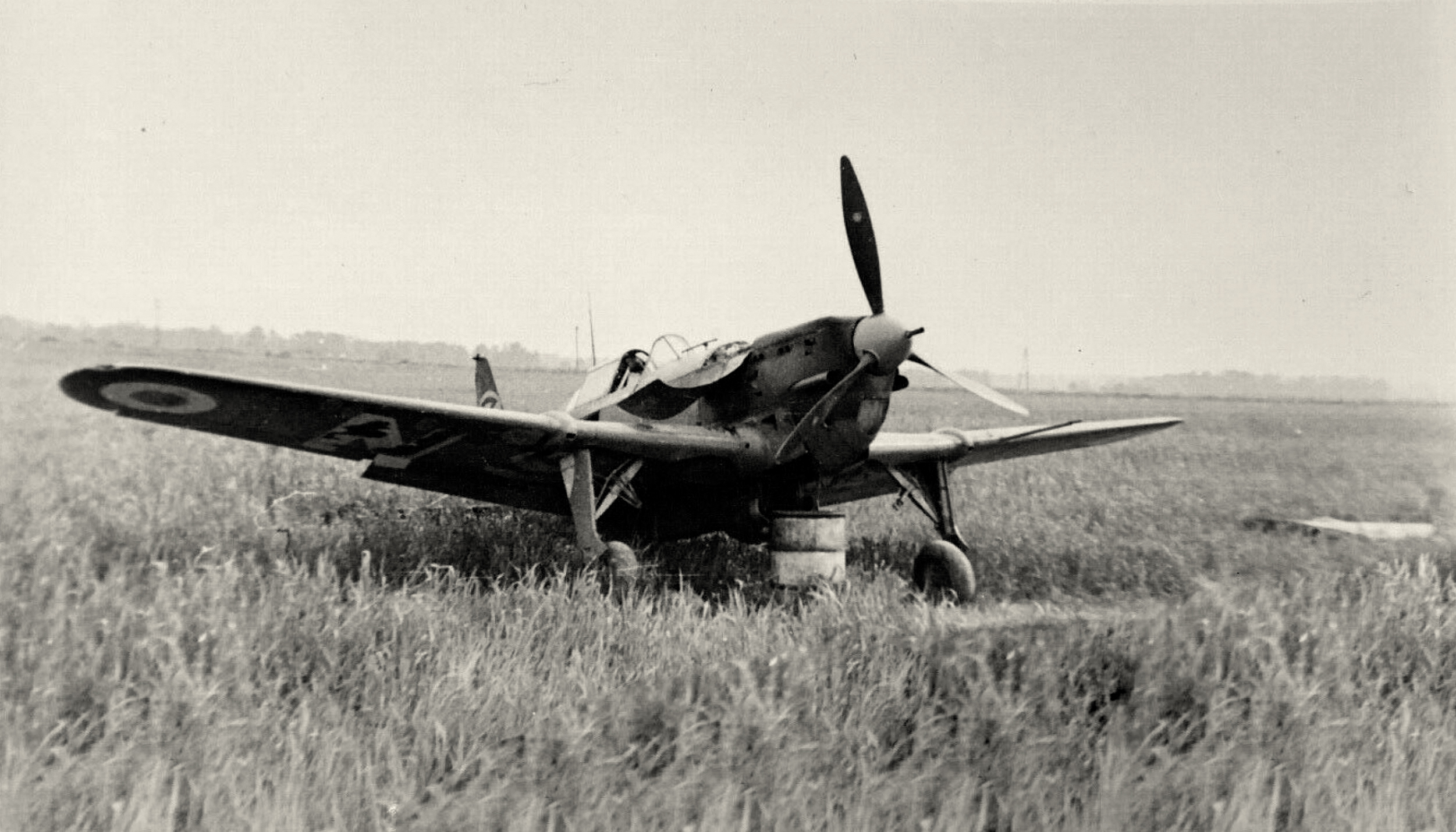 French Airforce Morane Saulnier MS 406C1 sits on a French airfield BOF Jun 1940 ebay 01