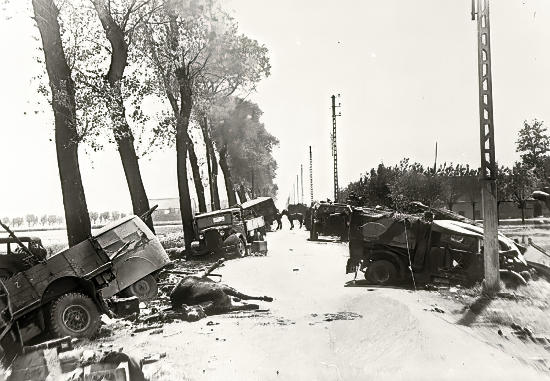 Asisbiz Dunkirk Roads Littered With Destroyed Vehicles After The BEF 