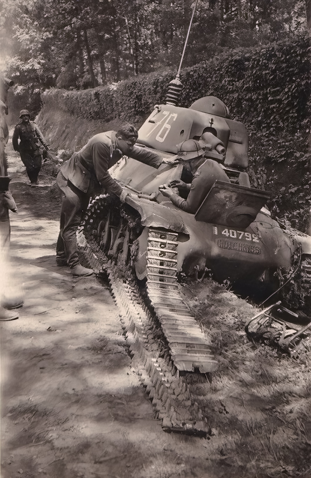 French Army Hotchkiss H39 sn 40792 White 76 abandoned battle of France 1940 ebay 02