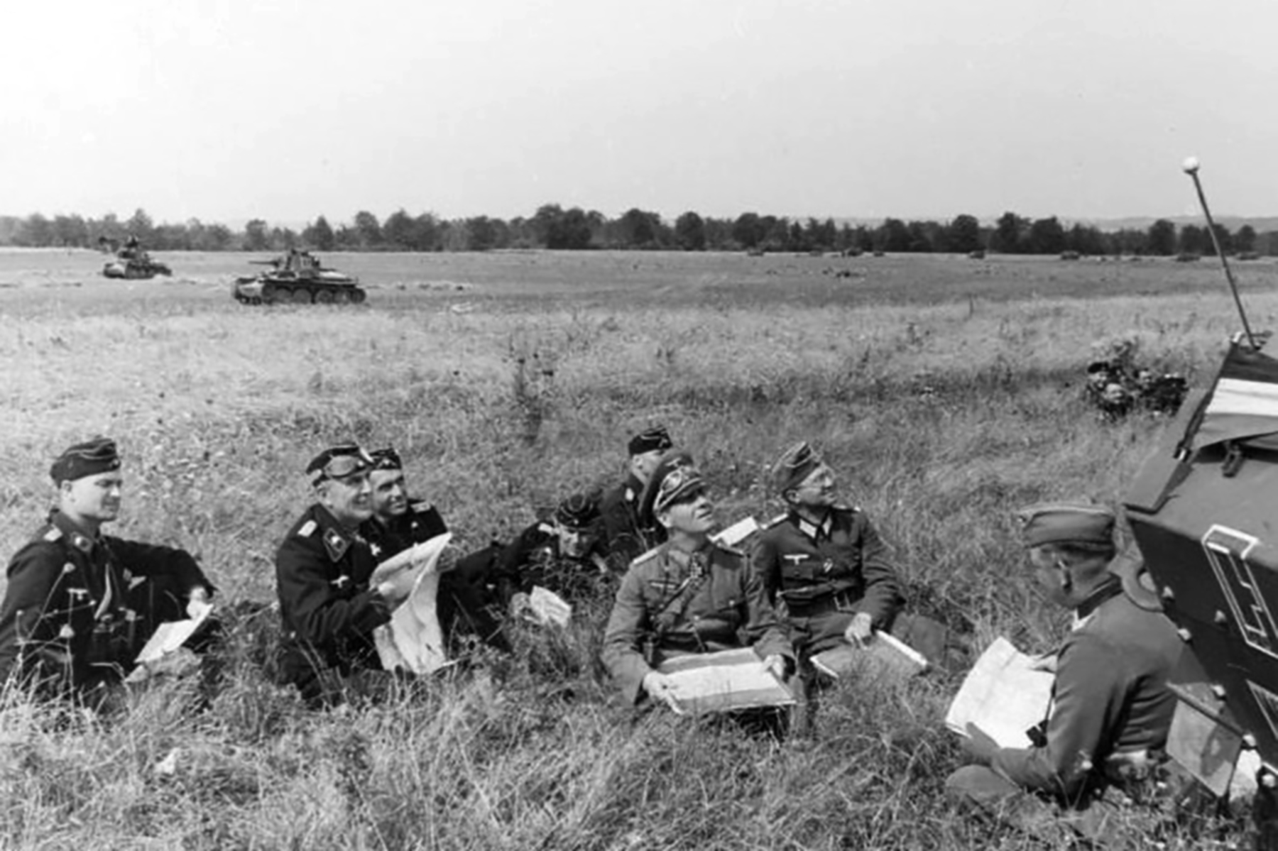 Western campaign France Brig Gen Erwin Rommel (center) June 1940 wiki 01