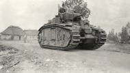 Asisbiz Wehrmacht Flammwagen auf Panzerkampfwagen B2 740(f) flame thrower tank converted Char B1 01
