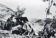 Asisbiz Italian infantrymen firing at Greek positions 1941 01