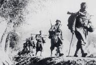 Asisbiz Italian infantrymen from Albania into Greece 1941 01