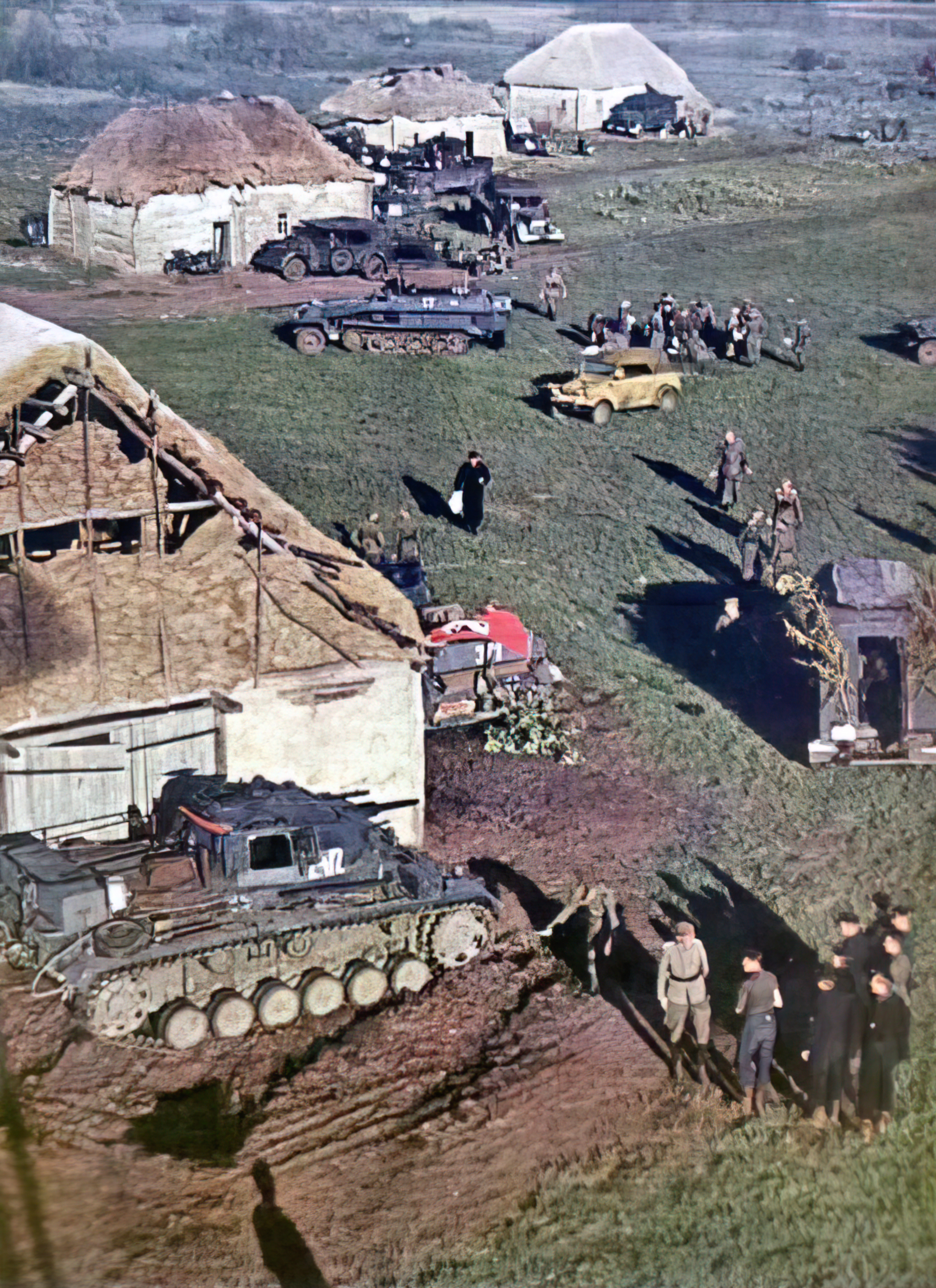 scènes de combats - Page 3 German-infantry-and-panzers-stopped-at-a-small-Russian-village-during-the-Barbarossa-onslaught-1941-01