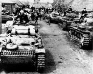 Asisbiz German Infranty along with a Panzer PzKpfw I light tank preparing to advance towards Rzhev 1941 ebay 01
