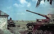 Asisbiz German Panzer PzKpfw IVs 424 and 431 wait further instructions Operation Barbarossa 1941 01