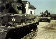 Asisbiz German Pazerkampfwagen PzKpfw IV Tank coded 421 Russia 02