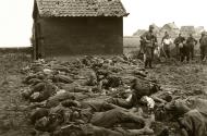 Asisbiz The carnage of war is vividly shown in this photo of dead German soldiers who await burial Russia 01