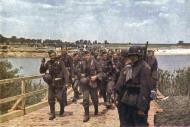 Asisbiz Wehrmacht German infantry troops on the march Operation Barbarossa 1941 01