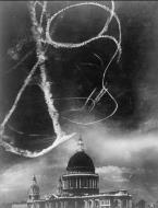 Asisbiz Vapour trails in the sky over St Pauls Cathedral in London during the Battle of Britain 02