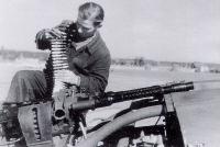 Focke Wulf Fw 190A armourer loading the two Mauser MG 151 20 cannon 01