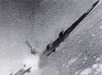 Focke Wulf Fw 190A shooting down a B 17F Fortress 02