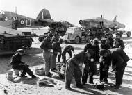 Asisbiz British RAF 53RSU salvage crews rescue downed Hurricanes Western Desert IWM CM2232