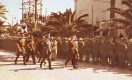 Asisbiz German Cmd GenLt Erwin Rommel Deutsches Afrika Korps DAK inspecting troops North Africa 1941 01