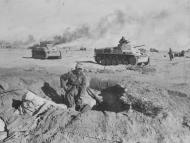 Asisbiz German DAK Afrika Korps troops overruns British forces en route to Point 204 in Lybia 15th Dec 1941 NIOD