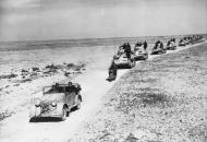 Asisbiz Italian armor tank column during the build up to the Battle of Gazala 2nd Mar 1942 NIOD