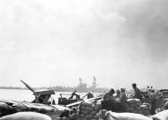 Asisbiz Gun Crews during the Japanese Attack on Pearl Harbor 7th Dec 1941 80 G 32476