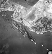 Asisbiz USS California, USS Maryland, USS Oklahoma (capsized), USS Tennessee (inboard) Pearl Harbor 7th Dec 1941 80 G 387565