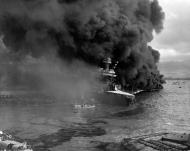 Asisbiz USS California (BB 44) crew abandoning their damaged ship at Pearl Harbor 7th Dec 1941 NH 97399