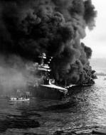 Asisbiz USS California (BB 44) crew abandoning their damaged ship at Pearl Harbor 7th Dec 1941 NH 97400