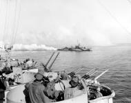 Asisbiz USS Cony (DD 508) lays a smoke screen near USS West Virginia (BB 48) off Leyte during the landings 20th Oct 1944 80 G 289679