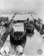 Asisbiz USS Shaw (DD 373) at the Mare Island Navy Yard Drydock circa mid Feb 1942 80 G 21336