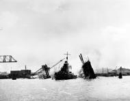 Asisbiz USS Shaw (DD 373) remains of the forward superstructure of USS Shaw Pearl Harbor 7th Dec 1941 NH 64481