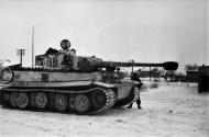 Asisbiz German armor Tiger I no 123 guards a road during winter 1943 ebay 01