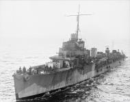 Asisbiz HMS Broke coming alongside HMS Sheffield to embark US troops for Algiers Op Torch 6 9th Nov 1942 IWM A12879