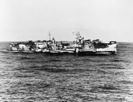 Asisbiz USS Santee CVE 29 refuels USS Ellyson DD 454 at sea during operation Torch Nov 1942 80 G 30344