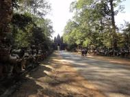 Asisbiz Asuras and Devas Statues on the Victory Gate Jan 2010 01