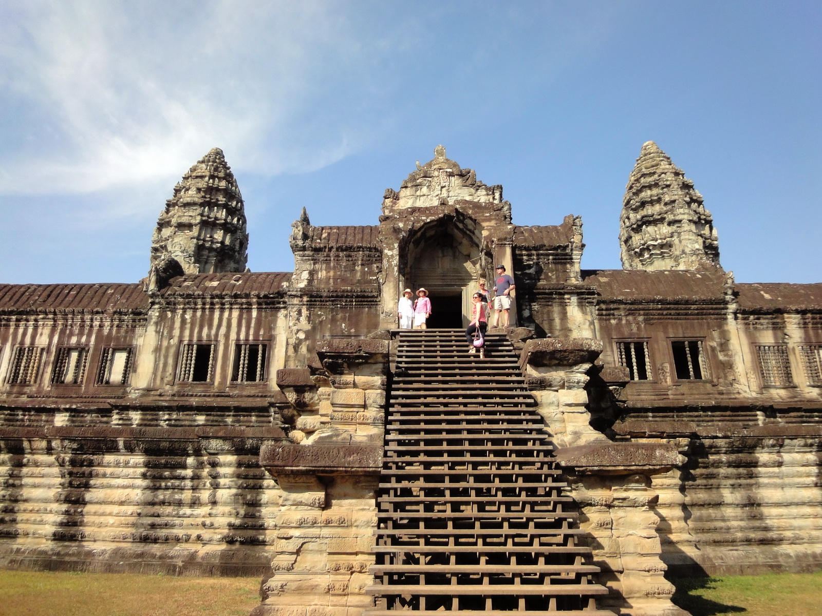Angkor Wat Khmer architecture internal gallery E entrance 02