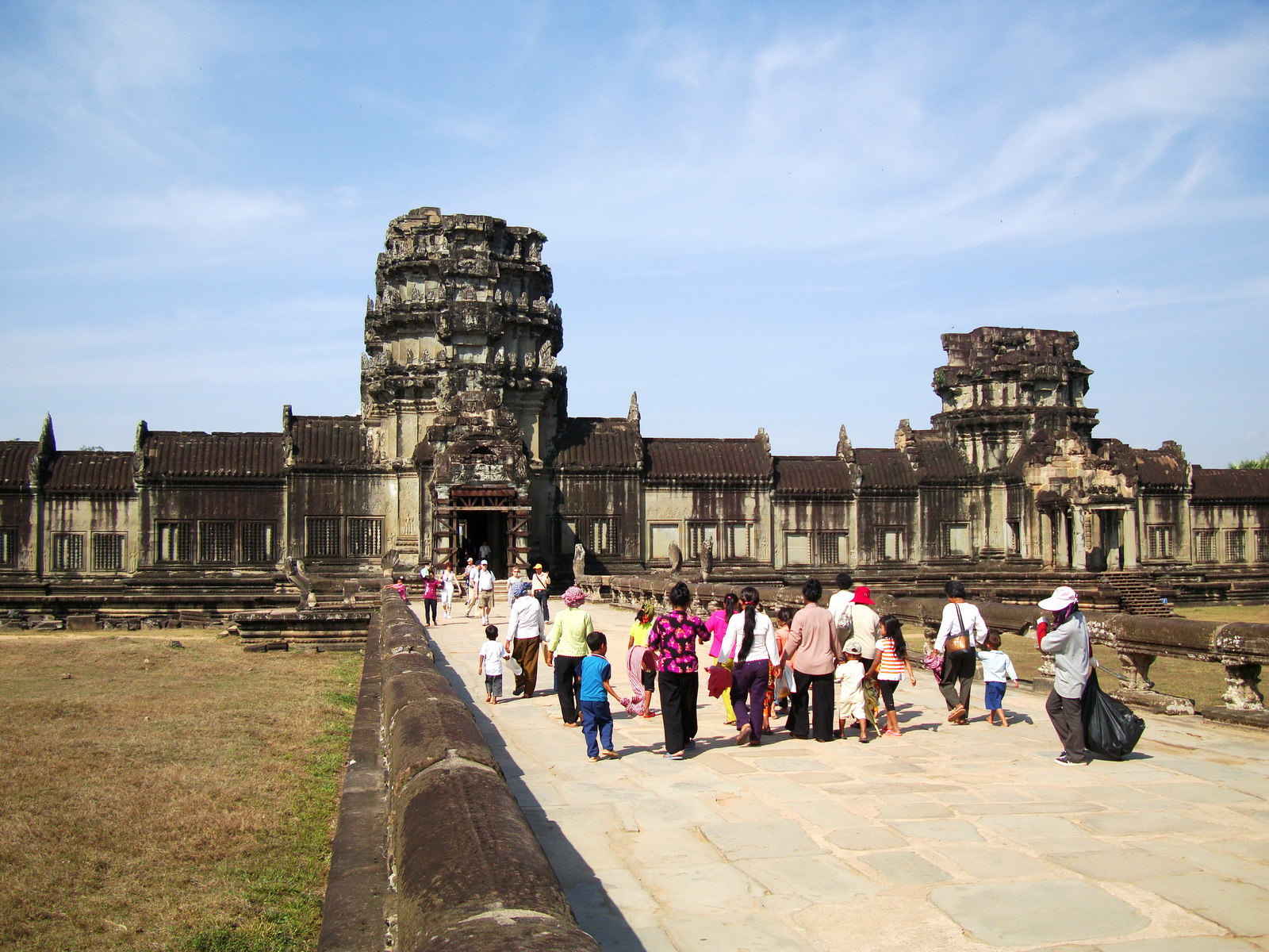 Angkor Wat Western Gopura inside looking west 05