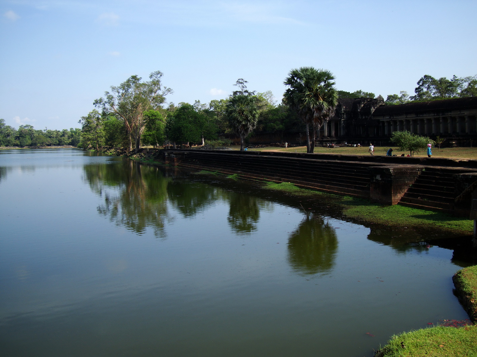 Angkor Wat approaches western moat bridge looking N Siem Reap 04