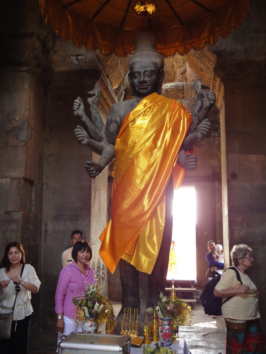 Angkor Wat outer Western Gopura Buddhas 03