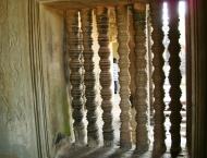 Asisbiz Angkor Wat Khmer architecture bas relief internal windows 02