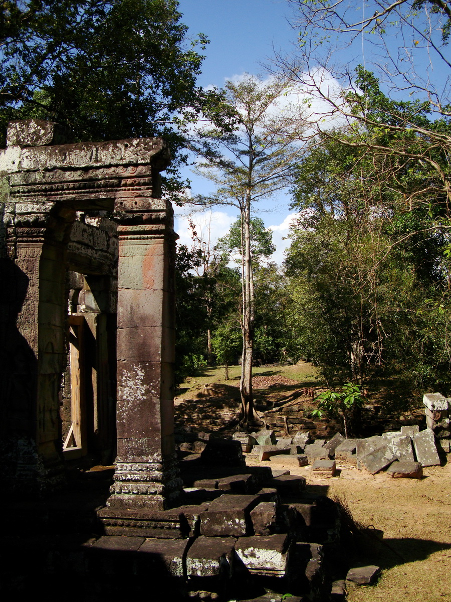 B1 Banteay Kdei Temple Gopura II Angkor Jan 2010 04