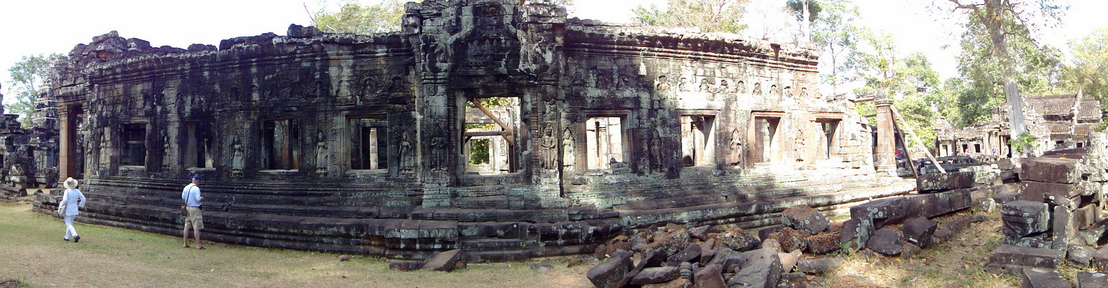 C Banteay Kdei Temple hall of dancers Angkor Jan 2010 01