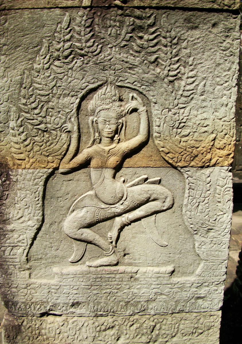C Banteay Kdei Temple hall of dancers Bas relief dancing apsaras 04
